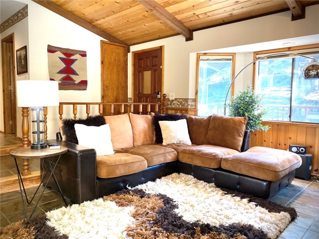 43133 Moonridge Rd, Big Bear CA: https://media.crmls.org/medias/8581590c-f994-40cd-9655-0b5a33634876.jpg