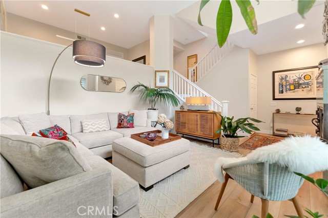 Detail Gallery Image 4 of 59 For 6251 Surfpoint Cir, Huntington Beach,  CA 92648 - 2 Beds | 2/1 Baths