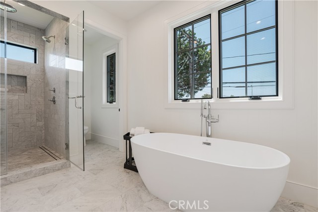 Detail Gallery Image 22 of 26 For 7927 Westlawn Ave, Los Angeles,  CA 90045 - 6 Beds | 5/1 Baths