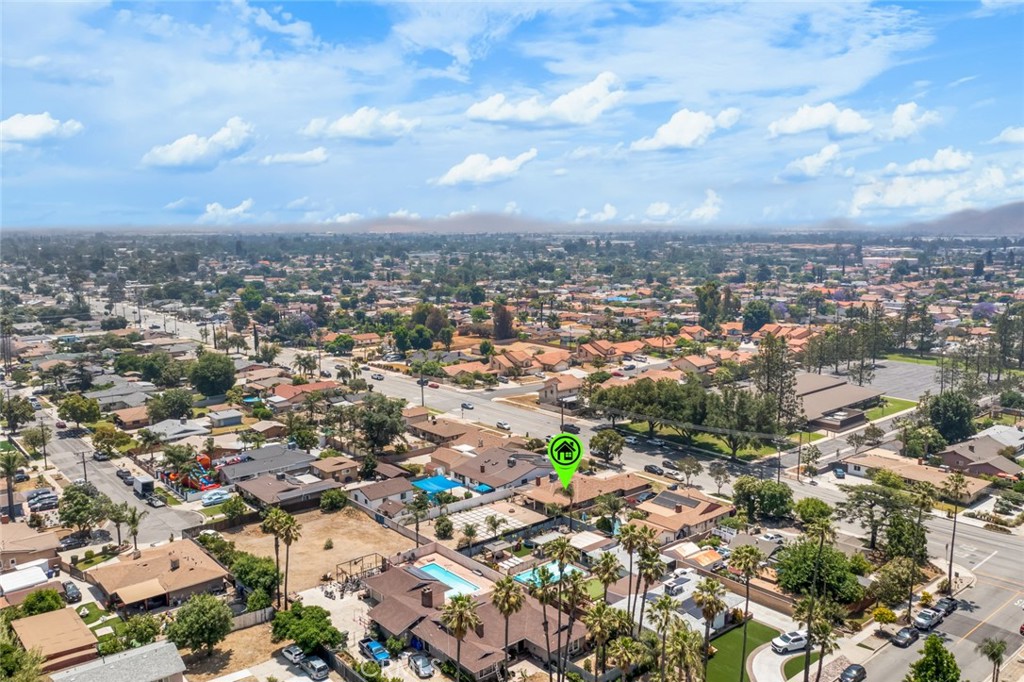 https://media.crmls.org/medias/8582ee4d-c3f7-4502-84a3-2b105851385f.jpg?preset=X-Large