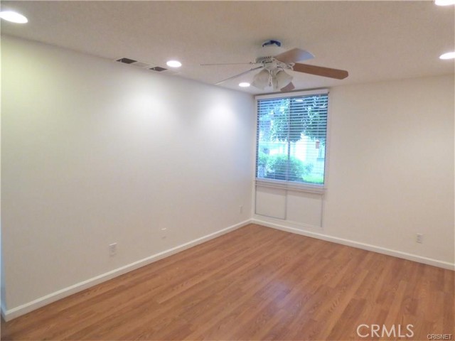 Detail Gallery Image 6 of 11 For 8601 International, Canoga Park,  CA 91304 - 2 Beds | 1 Baths