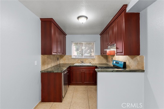 14265 Terra Bella St, Panorama City CA: https://media.crmls.org/medias/85834755-8226-4b8f-b6b3-6145807686bc.jpg