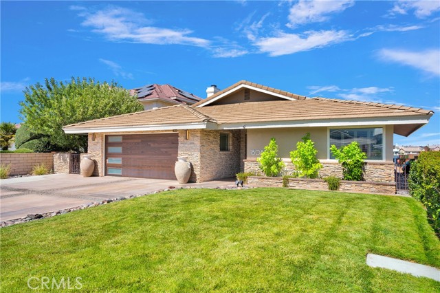 Detail Gallery Image 1 of 40 For 18083 Mariner Dr, Victorville,  CA 92395 - 3 Beds | 3 Baths