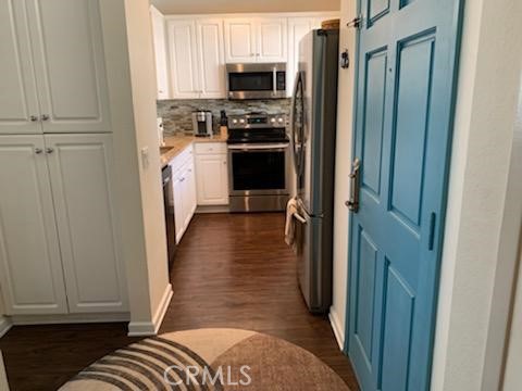 Detail Gallery Image 4 of 15 For 20191 Cape Coral Ln #3-205,  Huntington Beach,  CA 92646 - 2 Beds | 2 Baths