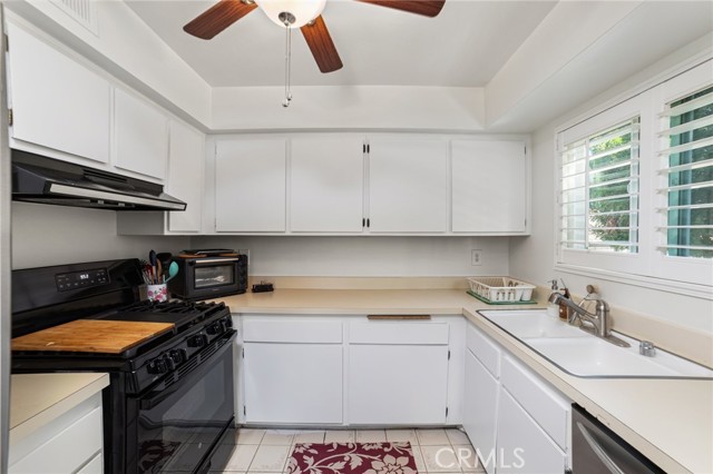 9341 Shadowood Drive, Montclair CA: https://media.crmls.org/medias/8585dde3-6156-4d8f-8d0b-00f73c60e665.jpg