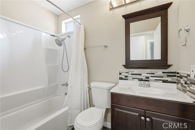 Detail Gallery Image 19 of 28 For 10105 S Main St, Los Angeles,  CA 90003 - 3 Beds | 2/1 Baths