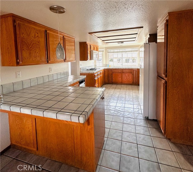 Detail Gallery Image 7 of 26 For 13005 Greensboro, Victorville,  CA 92395 - 3 Beds | 2 Baths