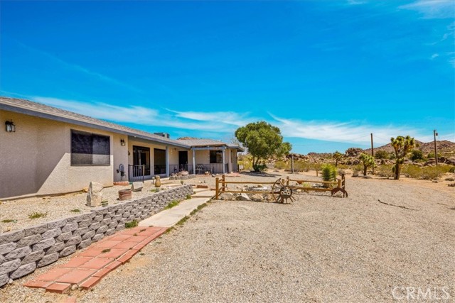 8397 Uphill Road, Joshua Tree CA: https://media.crmls.org/medias/85869e34-cb43-4f31-945a-4c7c262468d3.jpg