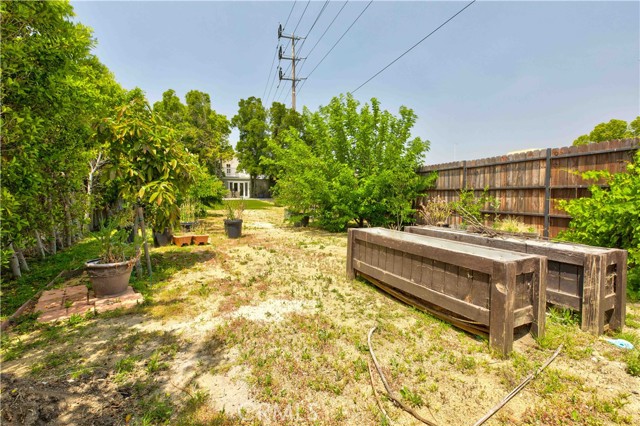 Detail Gallery Image 14 of 47 For 1901 W Pacific Ave, Burbank,  CA 91506 - 3 Beds | 3 Baths