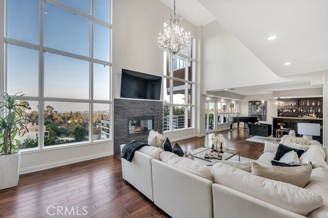 Detail Gallery Image 1 of 29 For 21565 Arcos Dr, Woodland Hills,  CA 91364 - 6 Beds | 7 Baths