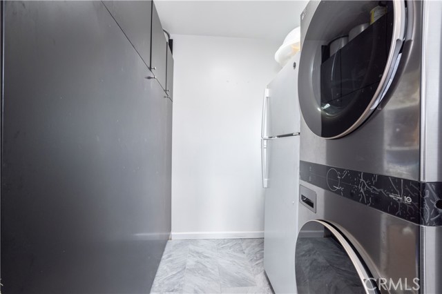 Detail Gallery Image 17 of 39 For 19127 Enadia, Reseda,  CA 91335 - 4 Beds | 2 Baths