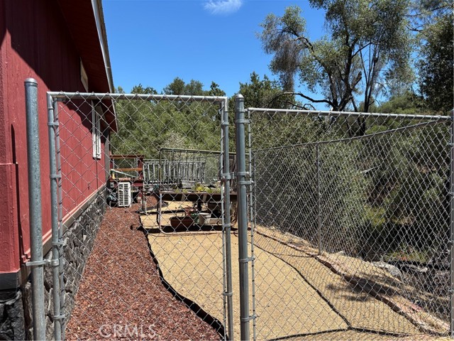 4060 Indian Peak Road, Mariposa CA: https://media.crmls.org/medias/858869b9-e412-460b-94a2-3a14125cf292.jpg