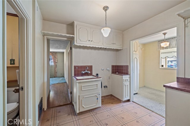 531 N Cherry Tree Lane, Anaheim CA: https://media.crmls.org/medias/85887174-dfa0-4847-8ba8-2e9bde54a1fe.jpg