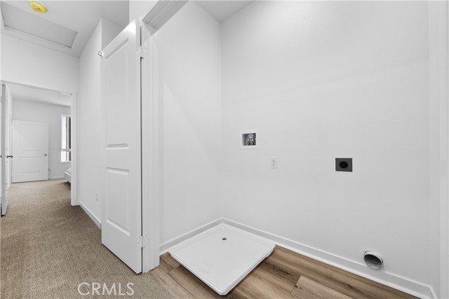 Detail Gallery Image 23 of 28 For 9423 N Sepulveda Blvd. #2,  North Hills,  CA 91343 - 3 Beds | 3 Baths