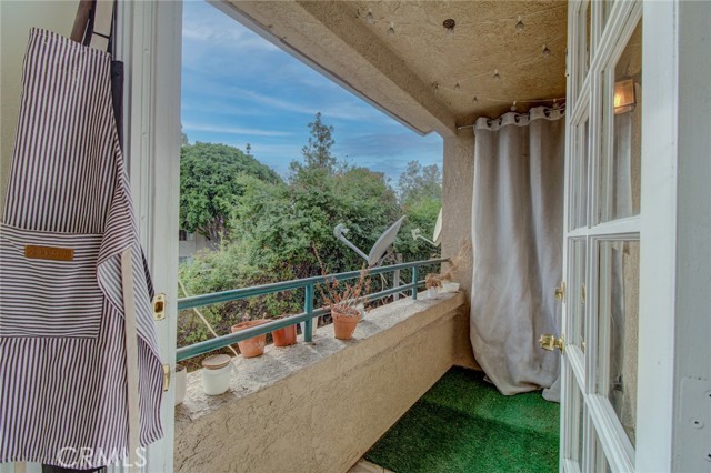 Detail Gallery Image 9 of 22 For 271 S San Dimas Canyon Rd, San Dimas,  CA 91773 - 2 Beds | 2/1 Baths