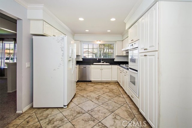 Detail Gallery Image 4 of 25 For 4535 Reading Dr, Oxnard,  CA 93033 - 4 Beds | 2 Baths