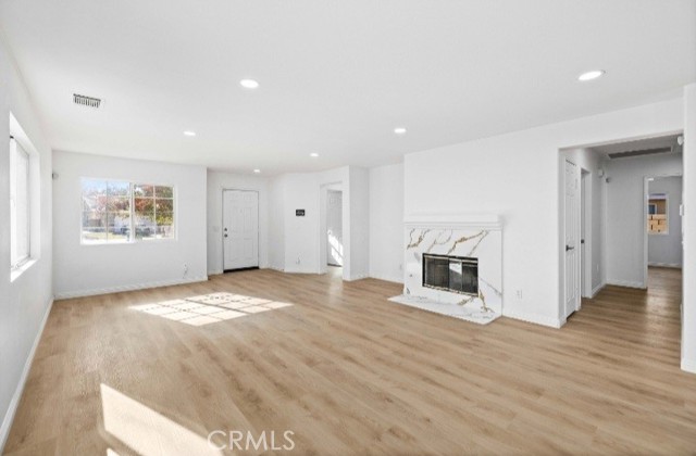 Detail Gallery Image 8 of 9 For 555 Koufax Dr, Lancaster,  CA 93535 - 3 Beds | 2 Baths