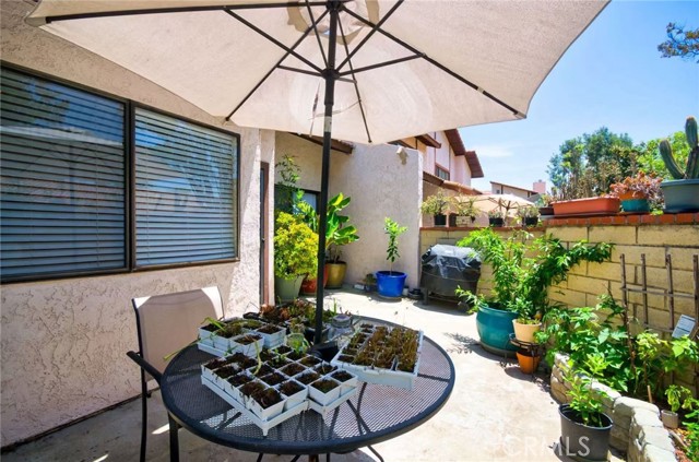 Detail Gallery Image 3 of 16 For 928 N Redding Way #D,  Upland,  CA 91786 - 3 Beds | 2/1 Baths