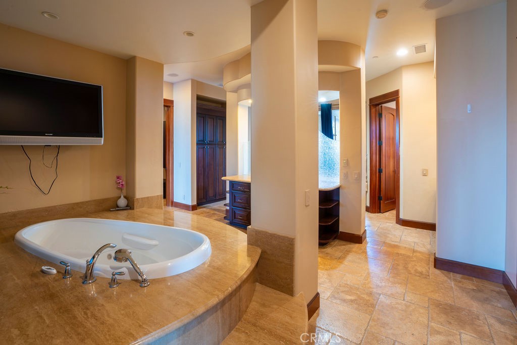 MLS #OC25023879 image #17