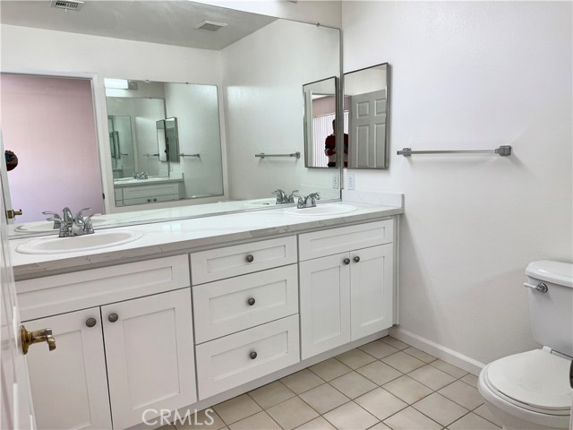 Detail Gallery Image 12 of 18 For 18319 Hart St #3,  Reseda,  CA 91335 - 4 Beds | 4 Baths