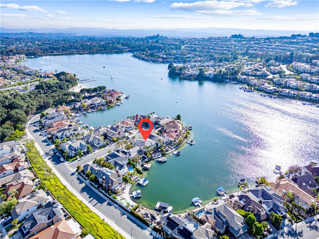 https://media.crmls.org/medias/858da9e0-8dab-4a3c-ad5f-27a9d685a08f.jpg?preset=X-Large