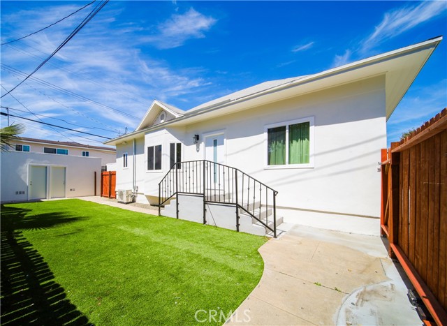 1113 Pacific Ave, Long Beach CA: https://media.crmls.org/medias/858e2194-40c2-4cbd-86a8-305937f9c8a4.jpg