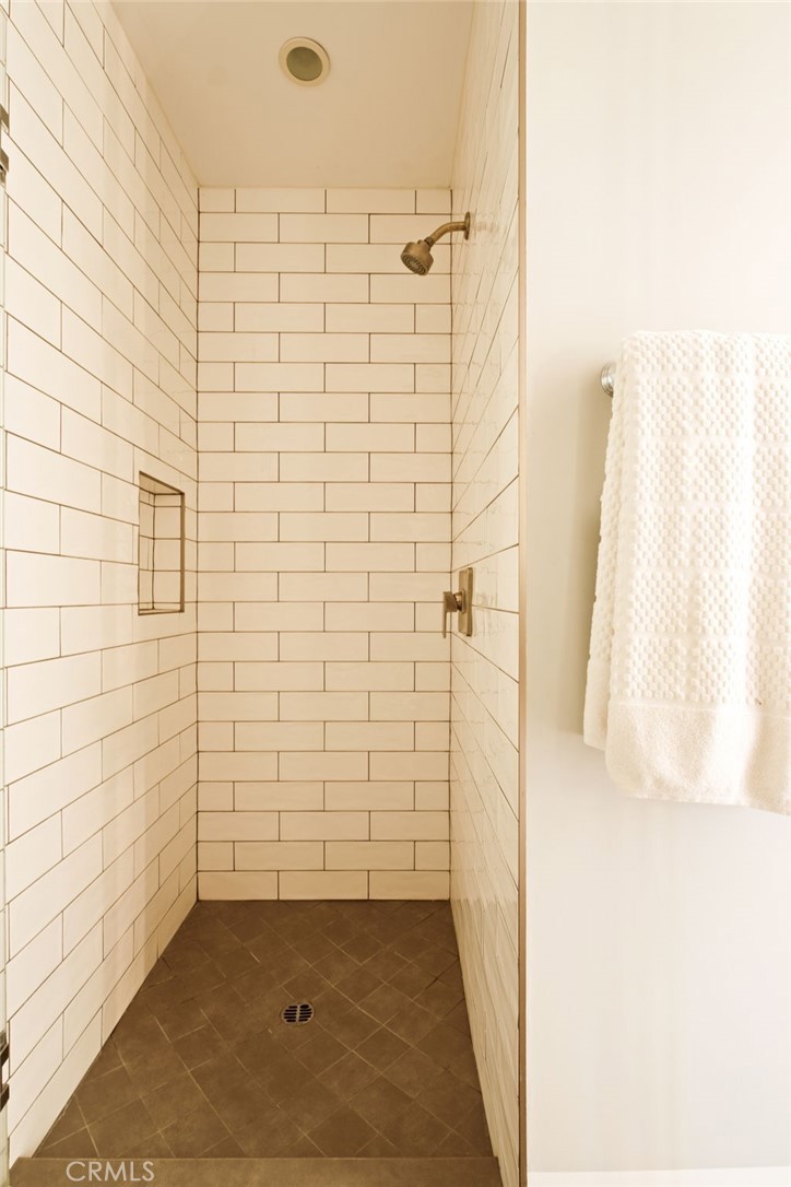 https://media.crmls.org/medias/858f4597-6eb1-4ff4-98cb-c5acec4706d0.jpg?preset=X-Large