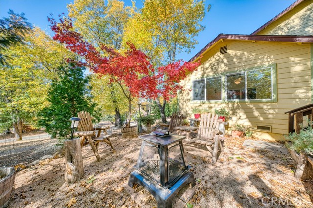 14274 Regina Way, Cobb CA: https://media.crmls.org/medias/85901540-3552-48ba-ab4c-457b1ed7b803.jpg