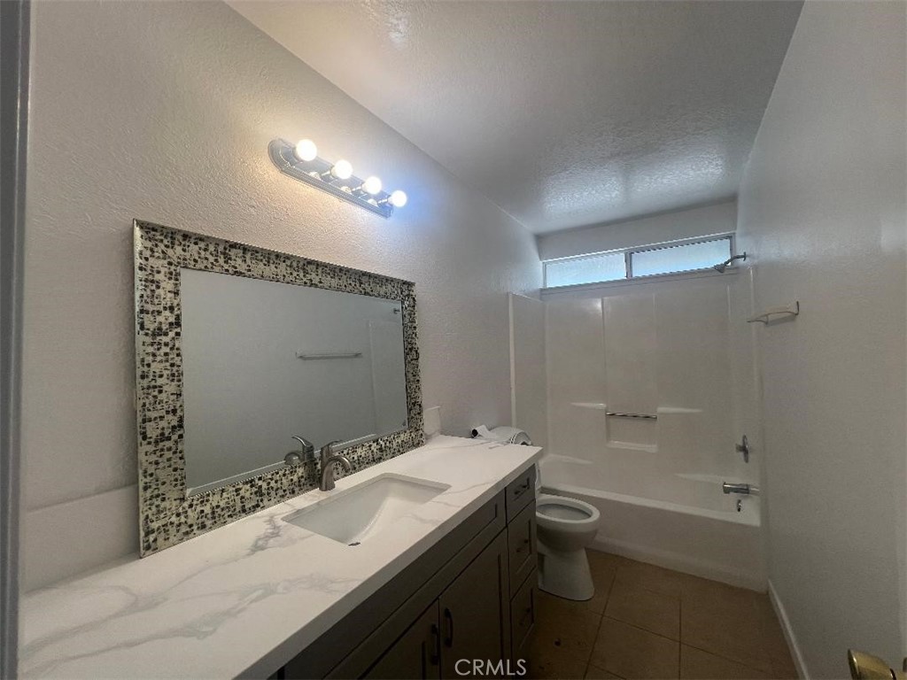 https://media.crmls.org/medias/85904337-d6e7-4bd9-ad83-cc657e33b3e9.jpg?preset=X-Large