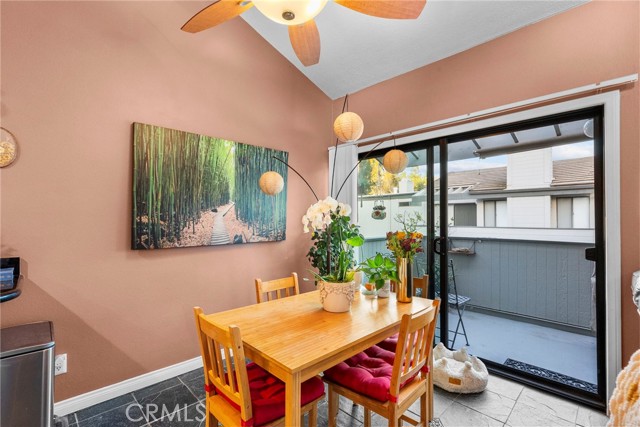 Detail Gallery Image 12 of 28 For 6490 Twin Circle, Simi Valley,  CA 93063 - 2 Beds | 2 Baths