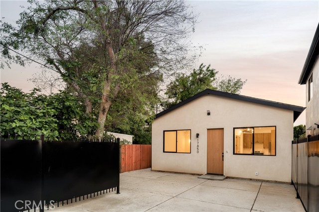 Detail Gallery Image 25 of 28 For 17852 Saticoy St, Reseda,  CA 91335 - 4 Beds | 3/1 Baths