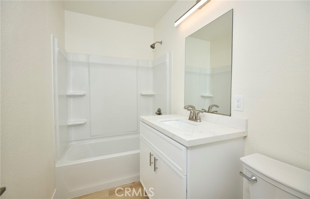 6001 De La Vista, Jurupa Valley CA: https://media.crmls.org/medias/8591ab5a-e446-4a56-a91f-60eeb29deed7.jpg