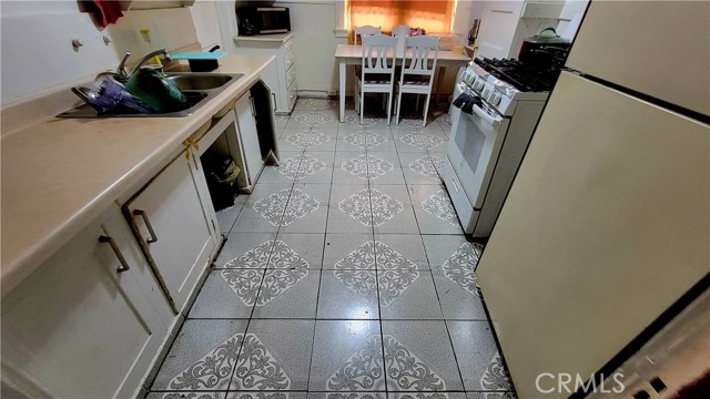 Detail Gallery Image 8 of 43 For 400 West Main, Turlock,  CA 95380 - 6 Beds | 2/1 Baths