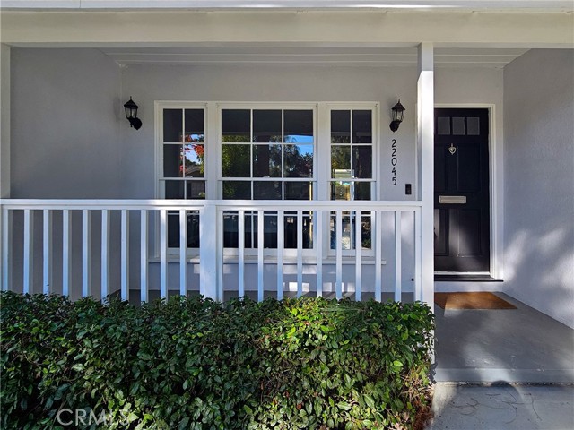 Detail Gallery Image 3 of 15 For 22045 De La Osa, Woodland Hills,  CA 91364 - 2 Beds | 2 Baths