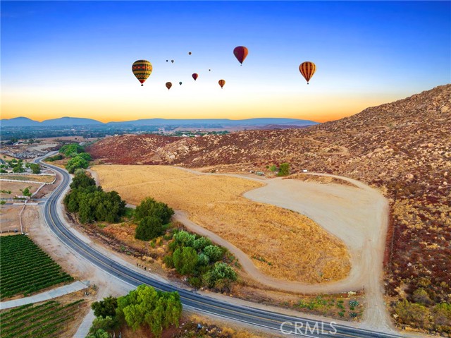 36520 E Benton Road, Temecula CA: https://media.crmls.org/medias/85925a8a-0618-41c0-ae2b-b4edaf76905c.jpg