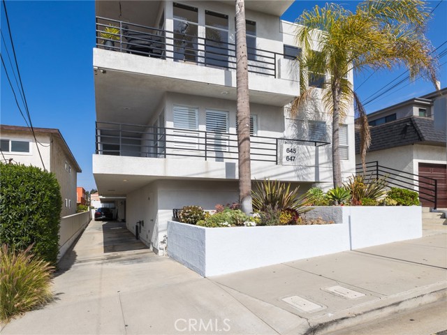 645 1st Place, Hermosa Beach, California 90254, 3 Bedrooms Bedrooms, ,2 BathroomsBathrooms,Residential,Sold,1st,SB22033969