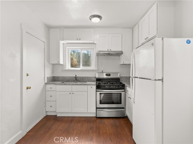 1406 Argonne Avenue, Long Beach CA: https://media.crmls.org/medias/8593e12d-a315-4e7d-b09f-361b017e730d.jpg