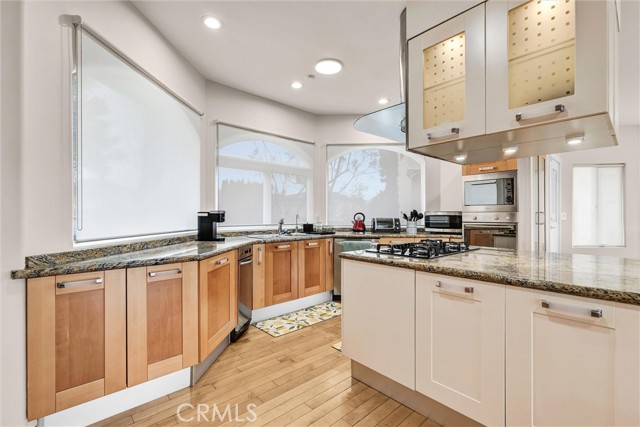 Detail Gallery Image 20 of 43 For 876 Harrington, Glendale,  CA 91207 - 4 Beds | 4 Baths