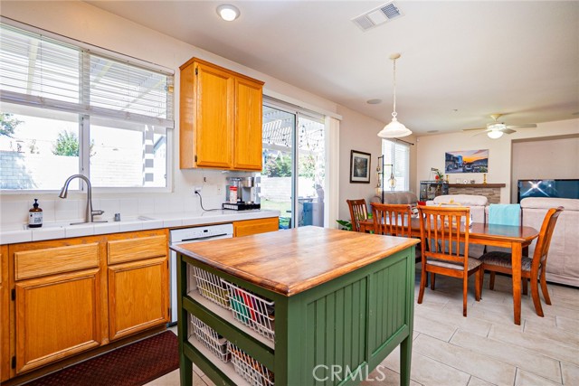 15138 Holiday Drive, Fontana CA: https://media.crmls.org/medias/8594f807-ed0a-447c-970e-53538f427ecd.jpg