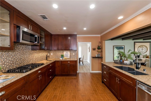 Detail Gallery Image 15 of 33 For 214 Magnolia Ave, Fullerton,  CA 92833 - 3 Beds | 3/1 Baths
