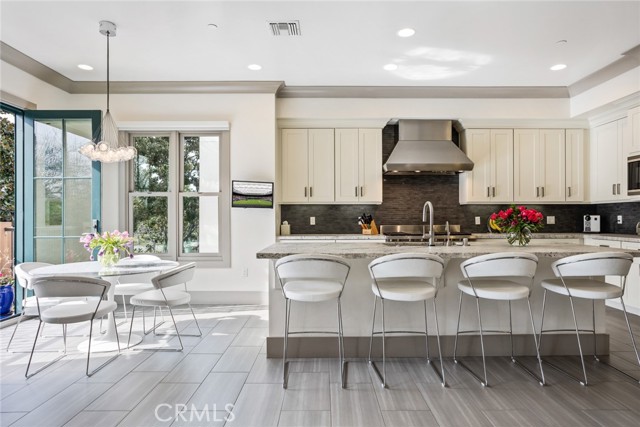 Kitchen & Breakfast Nook