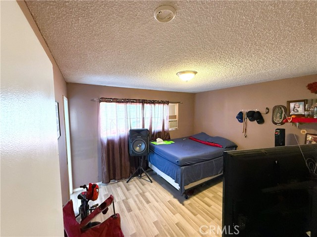 Detail Gallery Image 18 of 40 For 1320 White Ln, Bakersfield,  CA 93307 - 4 Beds | 2 Baths