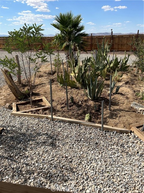 Detail Gallery Image 12 of 22 For 37073 Troy Rd, Newberry Springs,  CA 92365 - 3 Beds | 2 Baths