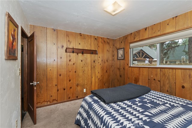 220 Angeles Boulevard, Big Bear City CA: https://media.crmls.org/medias/8597fb38-3062-497a-9932-bc8caabb2e05.jpg