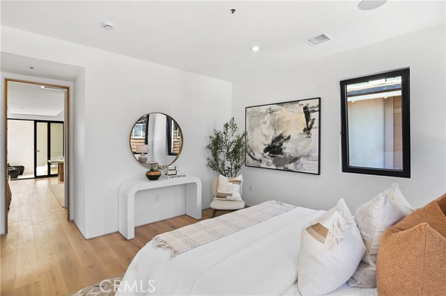 Detail Gallery Image 13 of 22 For 604 Narcissus Ave #1/2,  Corona Del Mar,  CA 92625 - 2 Beds | 2/1 Baths