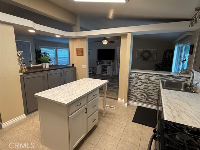 Detail Gallery Image 14 of 35 For 27505 Jasper Way, Castaic,  CA 91384 - 3 Beds | 2 Baths