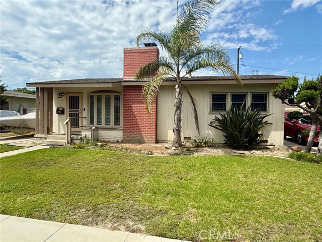 Detail Gallery Image 1 of 9 For 2381 N Bellflower Bld, Long Beach,  CA 90815 - 2 Beds | 1 Baths