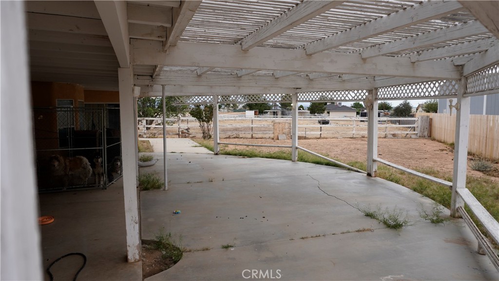 https://media.crmls.org/medias/859ceeb0-2a6c-43f8-a6b4-2d198d9c3436.jpg?preset=X-Large