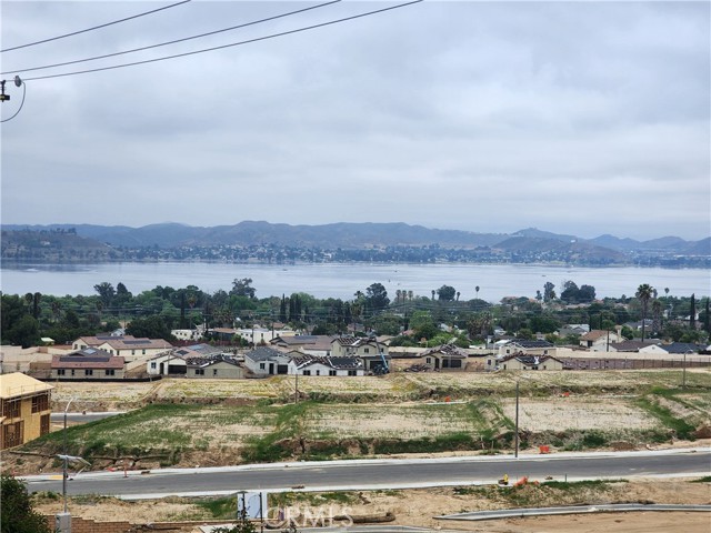30 Lakeview, Lake Elsinore CA: https://media.crmls.org/medias/859d5c2a-244e-4e15-b4b3-802a51a93a17.jpg