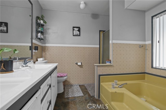 Detail Gallery Image 10 of 10 For 3595 Santa Fe Ave, #33, Long Beach,  CA 90810 - 3 Beds | 2 Baths